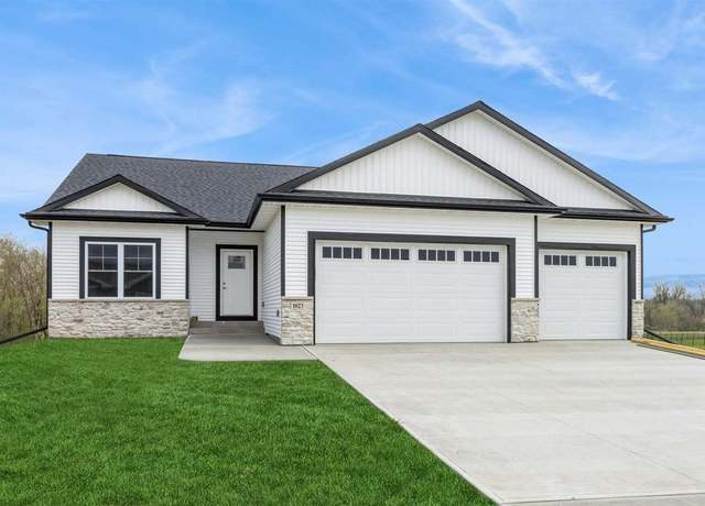 Property at 1023 High Ridge Trl, Solon, IA 52333, 4 beds, 3 baths