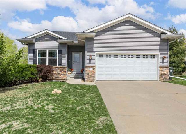 Property at 2091 Mackinaw Dr, Iowa City, IA 52245, 4 beds, 3 baths