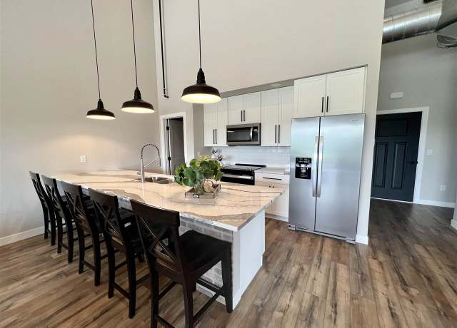 Property at 400 E Main St #5, Solon, IA 52333, 2 beds, 2 baths