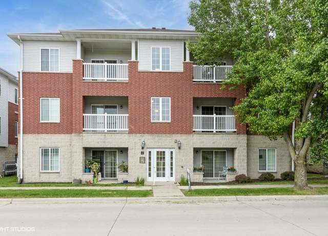 Property at 4349 York Pl, Iowa City, IA 52245, 2 beds, 1 bath