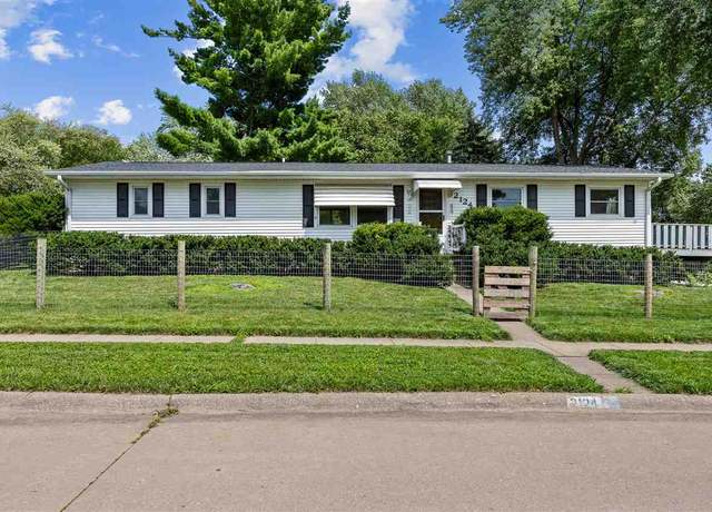 Property at 2124 Palmer Cir, Iowa City, IA 52240, 3 beds, 1.5 baths
