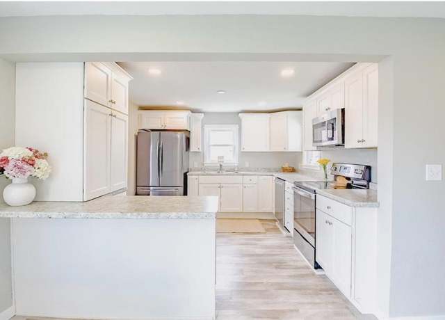 Property at 2095 3rd Ave, Marion, IA 52302, 3 beds, 1.5 baths
