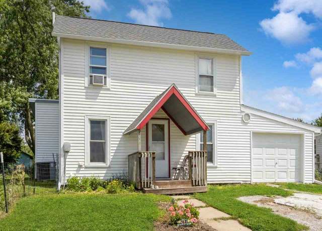 Property at 301 Cedar St, West Branch, IA 52358, 3 beds, 1 bath