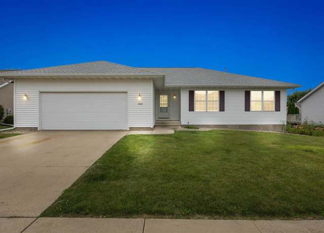 Property at 2360 Prairie Hill Dr, Marion, IA 52302, 3 beds, 2 baths