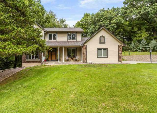 Property at 6 High Point Ct Ct NE, Iowa City, IA 52240, 4 beds, 3.5 baths