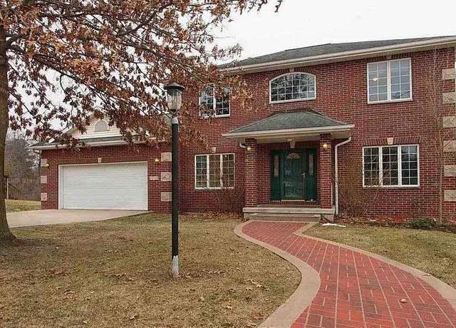 Property at 1718 Timber Hills Dr, Coralville, IA 52241, 4 beds, 3.5 baths