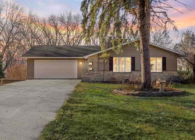 Property at 2131 Lakeview Ridge Dr Dr NE, Solon, IA 52333, 3 beds, 2 baths