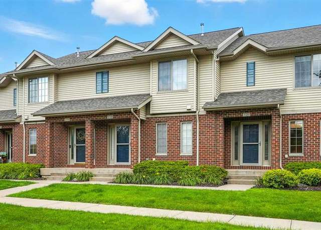 Property at 220 Camden Rd, Iowa City, IA 52245, 2 beds, 2.5 baths