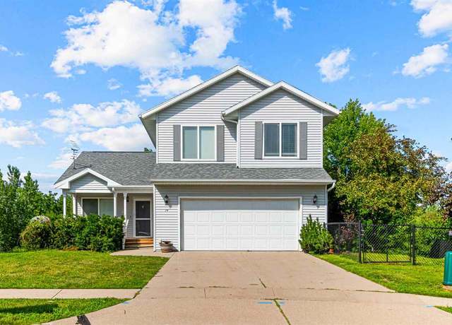 Property at 74 Andrea Ct, Iowa City, IA 52246, 4 beds, 3.5 baths