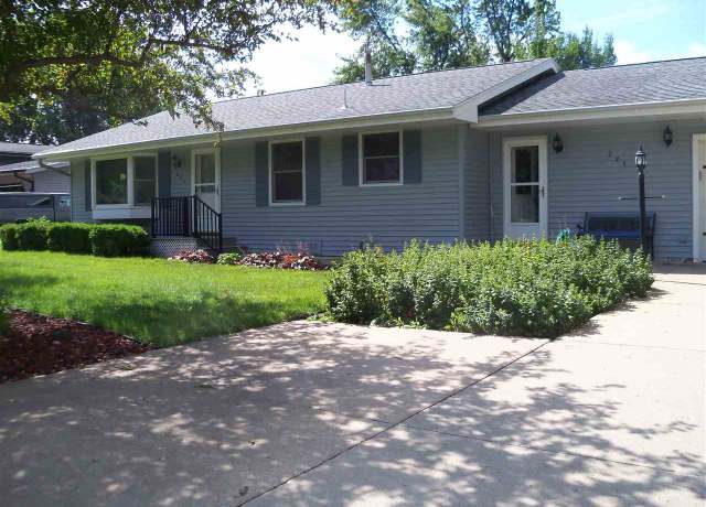 Property at 225 W Zeller St, North Liberty, IA 52317, 2 beds, 3 baths