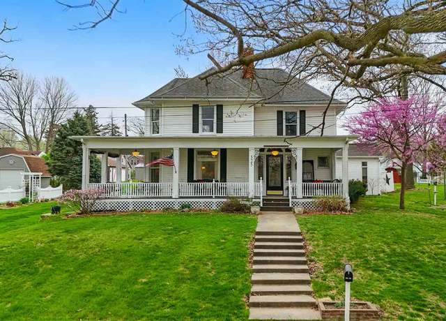 Property at 325 Ash St, Columbus Junction, IA 52738, 4 beds, 2 baths