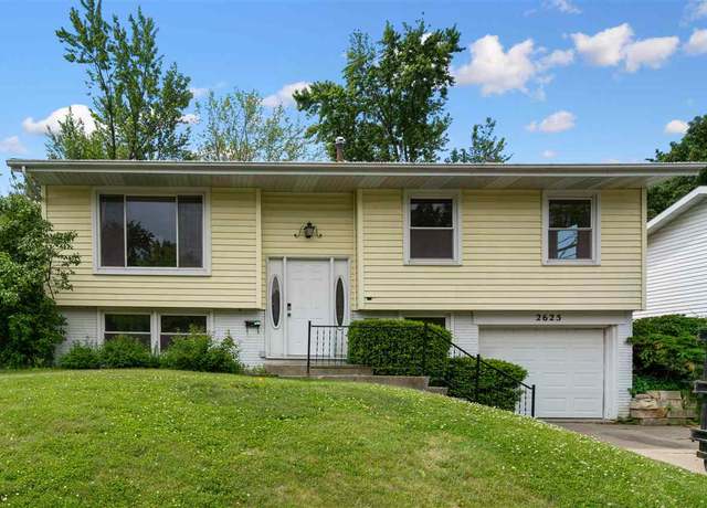 Property at 2625 Towne House Dr Dr NE, Cedar Rapids, IA 52402, 4 beds, 2 baths