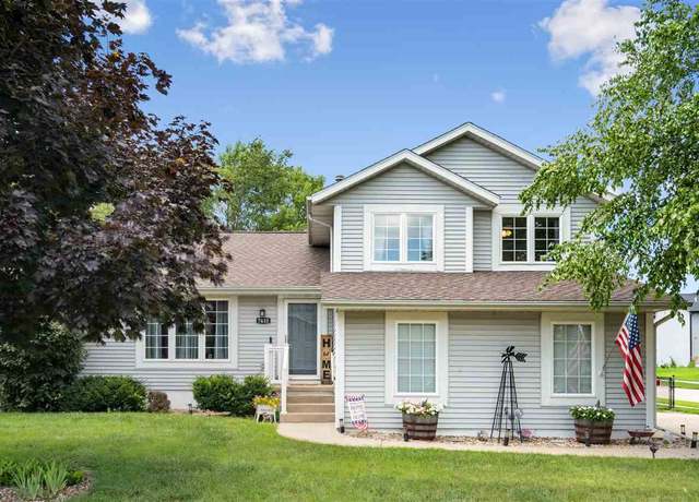 Property at 7635 Quail Trl NE, Cedar Rapids, IA 52402, 3 beds, 2.5 baths