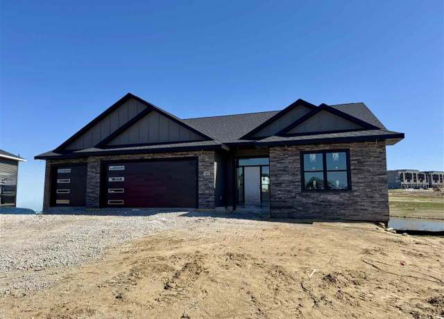 Property at 628 Rock Ridge Rd, Tiffin, IA 52340, 5 beds, 4 baths