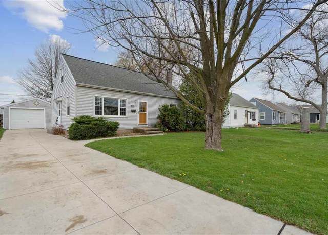 Property at 1432 8th St St NW, Cedar Rapids, IA 52405, 3 beds, 1 bath