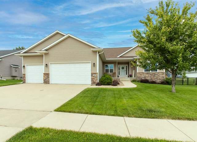 Property at 165 Driftwood Ln, Fairfax, IA 52228, 4 beds, 3 baths