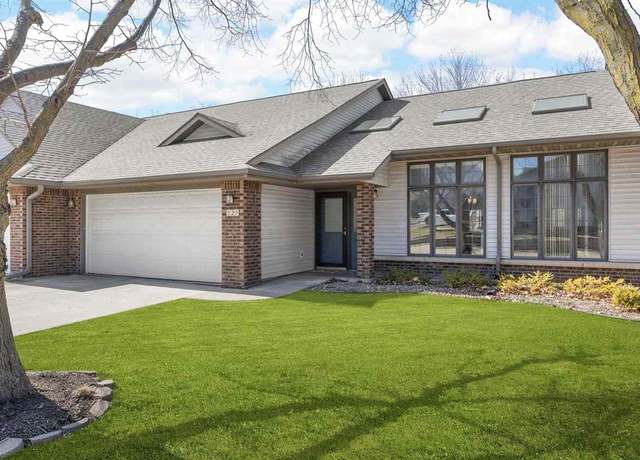 Property at 828 West Side Dr, Iowa City, IA 52246, 3 beds, 2.5 baths