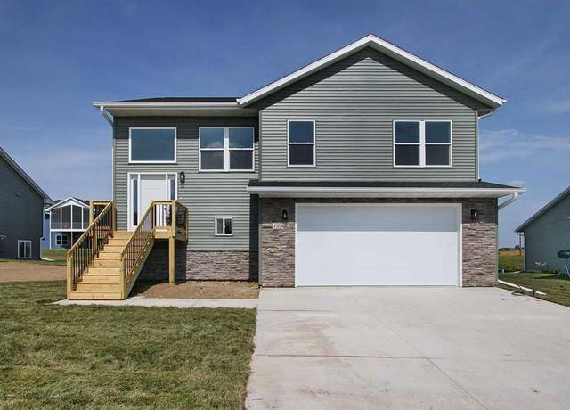 Property at 3115 Ginkgo Ln, Muscatine, IA 52761, 4 beds, 3 baths