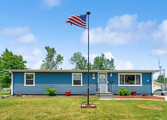 Property at 1026 Eisenhower Rd, Hiawatha, IA 52233, 3 beds, 2 baths