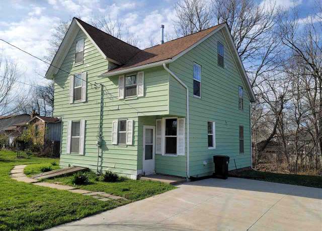 Property at 730 S Lucas St, Iowa City, IA 52240, 4 beds, 3 baths