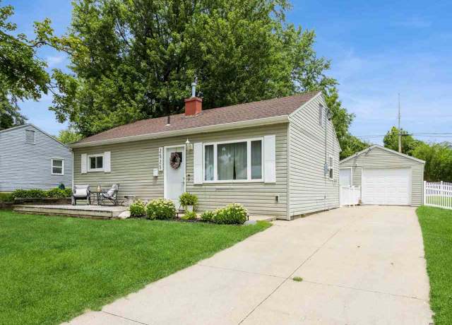 Property at 2525 SW Linwood St, Cedar Rapids, IA 52404, 3 beds, 1 bath