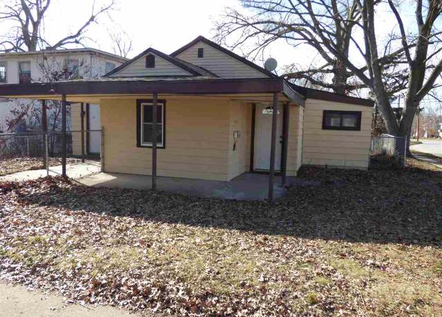 Property at 1009 Highland Ave, Iowa City, IA 52240, 3 beds, 1 bath