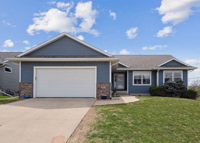 Property at 207 Cherry Park Dr Dr NW, Cedar Rapids, IA 52405, 4 beds, 3 baths