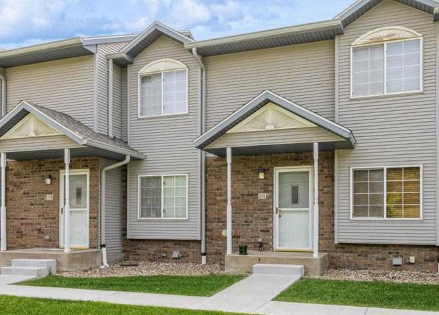 Property at 21 N Scott Blvd, Iowa City, IA 52240, 2 beds, 2.5 baths