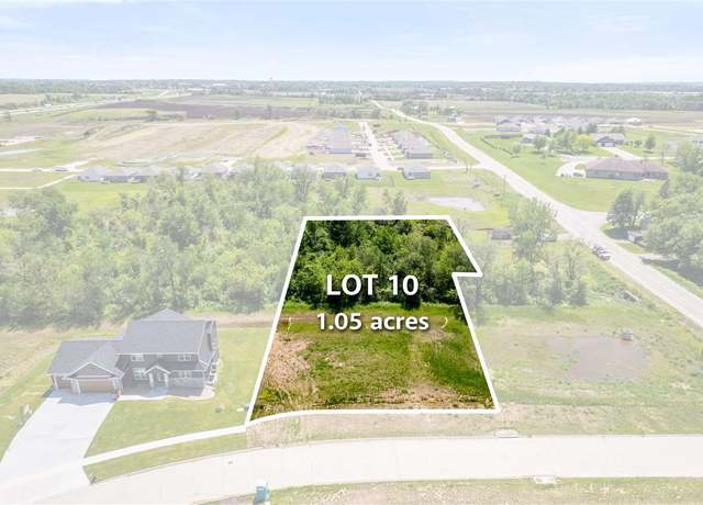 Property at 2921 Timber Creek Ct, Hiawatha, IA 52233