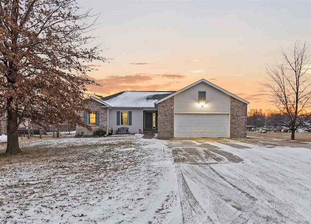 Property at 3021 Peaceful Dr, Riverside, IA 52327, 3 beds, 3 baths