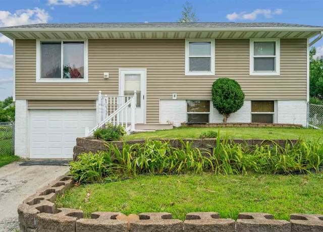 Property at 6612 Inwood Lane Ln NE, Cedar Rapids, IA 52402, 3 beds, 1.5 baths
