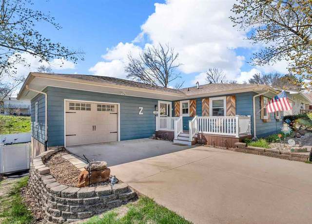 Property at 909 Wylde Green Rd, Iowa City, IA 52246, 5 beds, 2.5 baths