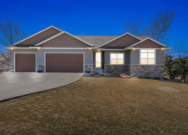 Property at 4215 Beverly Rd Rd SW, Cedar Rapids, IA 52404, 5 beds, 3 baths