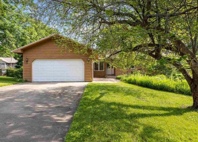 Property at 2025 North Ridge Dr, Coralville, IA 52241, 5 beds, 3 baths
