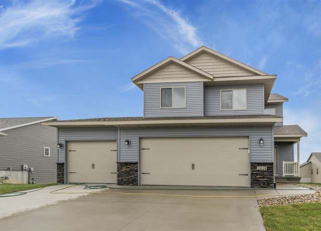 Property at 803 Mont Clair St, Solon, IA 52333, 3 beds, 2.5 baths