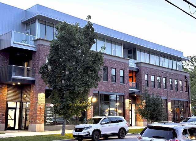 Property at 243 N Linn St, Iowa City, IA 52245, 1 bed, 1 bath