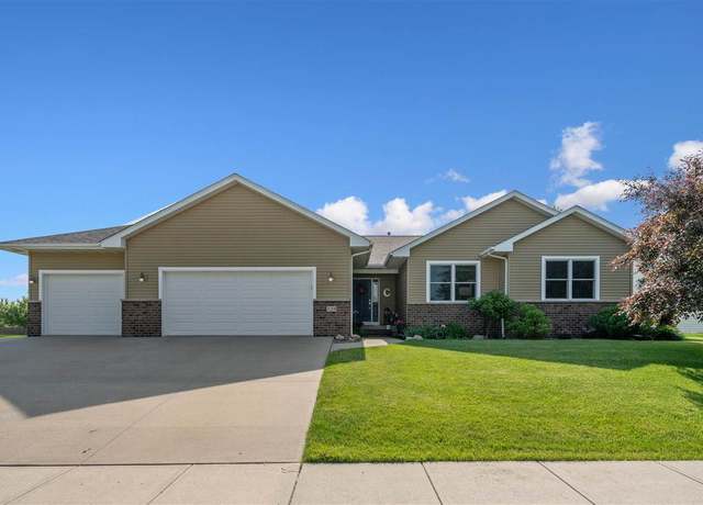 Property at 520 Prairie St, North Liberty, IA 52317, 5 beds, 3 baths