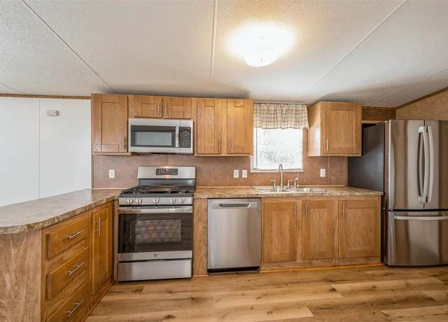 Property at 2909 E Bremer Ave Lot 18 Ave #18, IA 50677, 3 beds, 2 baths