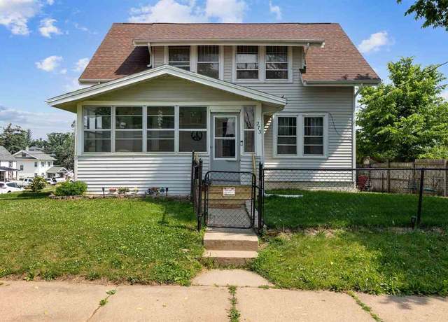 Property at 273 Highland Dr NW, Cedar Rapids, IA 52405, 4 beds, 2.5 baths