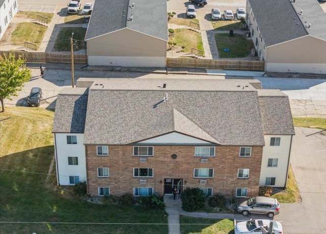 Property at 2107 Blairsferry Rd, Cedar Rapids, IA 52402, 4 baths