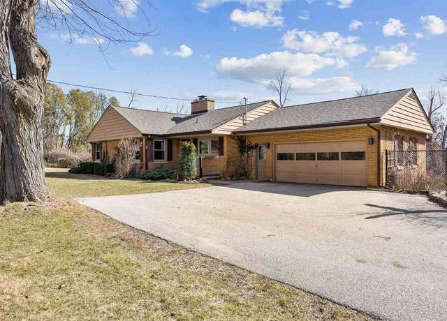 Property at 2815 Indian Hill Rd, Cedar Rapids, IA 52403, 3 beds, 3 baths