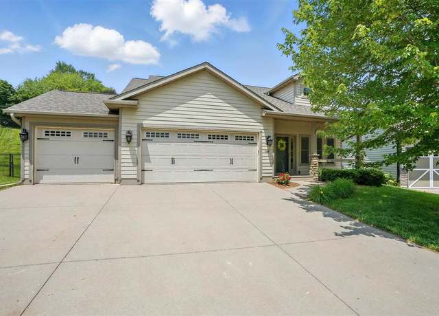 Property at 824 Olde Mccabe Cir, Coralville, IA 52241, 4 beds, 3 baths