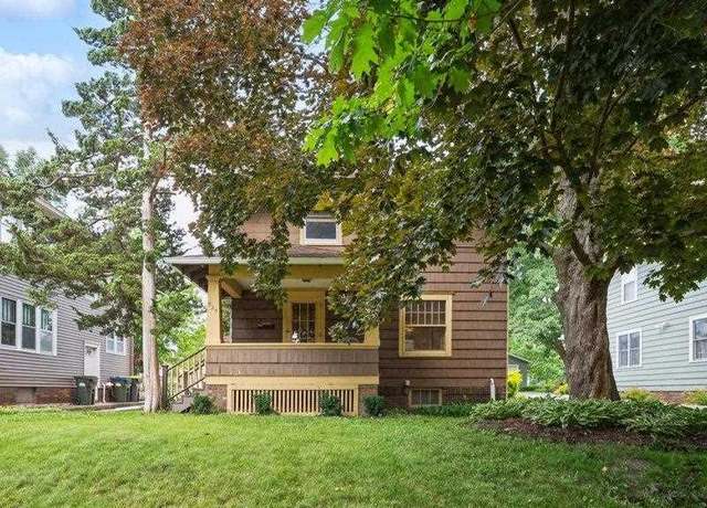 Property at 525 Oakland Ave, Iowa City, IA 52240, 3 beds, 1.5 baths