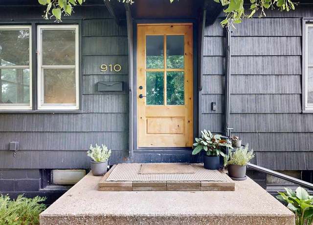 Property at 910 3rd Ave, Iowa City, IA 52240, 3 beds, 2 baths