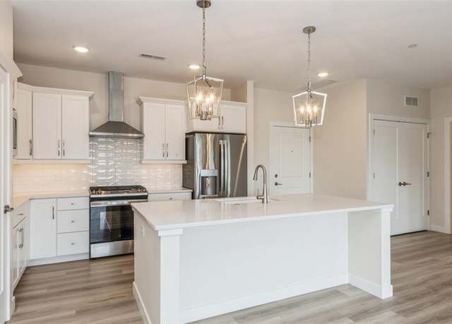 Property at 1953 1st Ave #302 Ave #302, Cedar Rapids, IA 52403, 2 beds, 2 baths