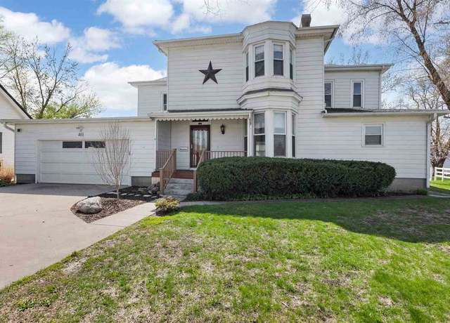 Property at 401 S Market St, Solon, IA 52333, 6 beds, 2 baths