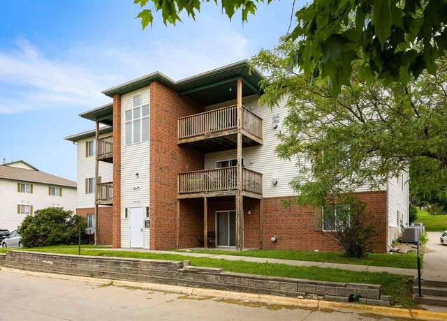 Property at 143 S Scott Blvd, Iowa City, IA 52245, 2 beds, 1 bath