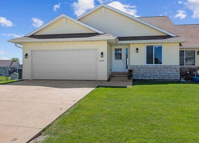 Property at 8410 Woodstone Ct Ct SW, Cedar Rapids, IA 52404, 3 beds, 2 baths