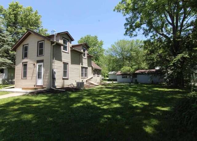 Property at 942 Webster St, Iowa City, IA 52240, 2 beds, 1 bath