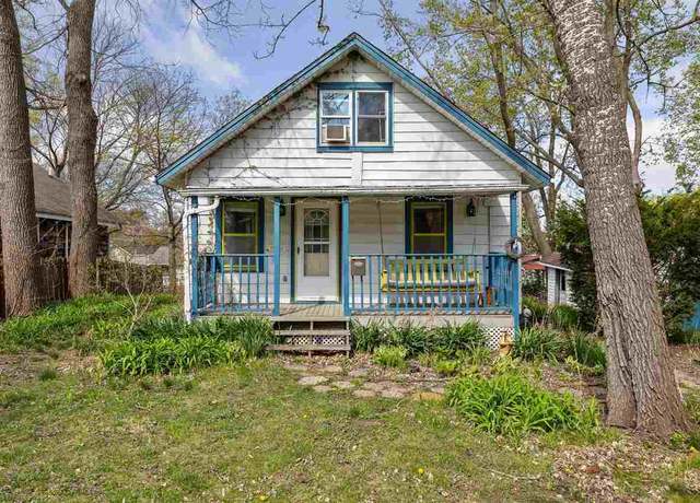 Property at 1515 Ridge St, Iowa City, IA 52240, 2 beds, 1 bath